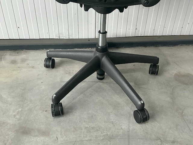 Herman miller aeron bureaustoel - afbeelding 3 van  5