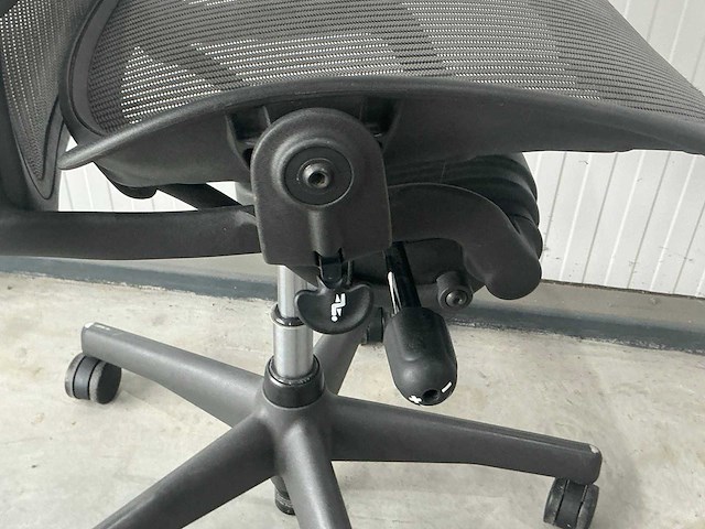 Herman miller aeron bureaustoel - afbeelding 4 van  5
