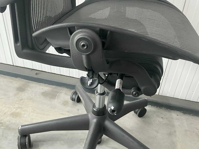 Herman miller aeron bureaustoel - afbeelding 4 van  6