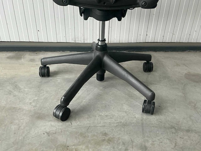 Herman miller aeron bureaustoel - afbeelding 6 van  7