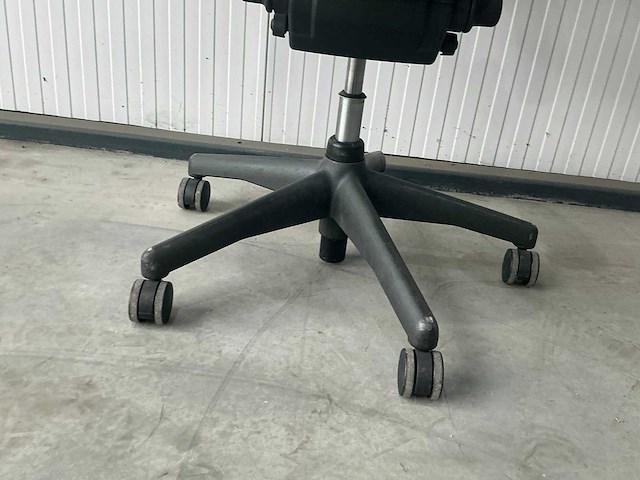Herman miller aeron bureaustoel - afbeelding 3 van  5
