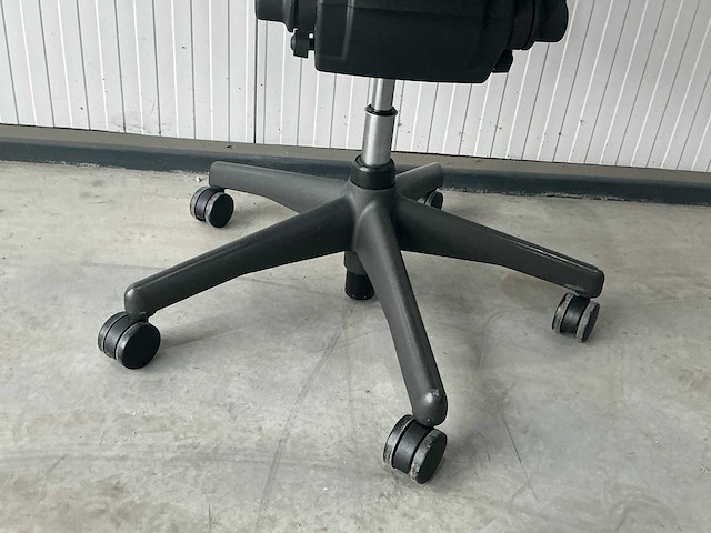 Herman miller aeron bureaustoel - afbeelding 3 van  7