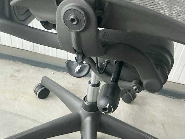 Herman miller aeron bureaustoel - afbeelding 7 van  7