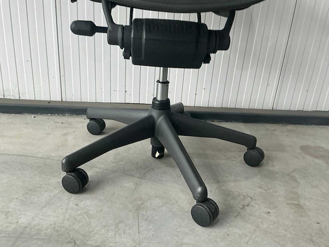 Herman miller aeron bureaustoel - afbeelding 3 van  6