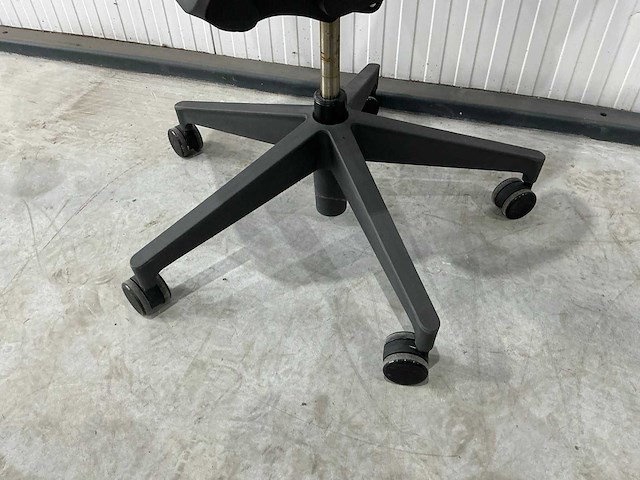 Herman miller cosm highback bureaustoel - afbeelding 6 van  6