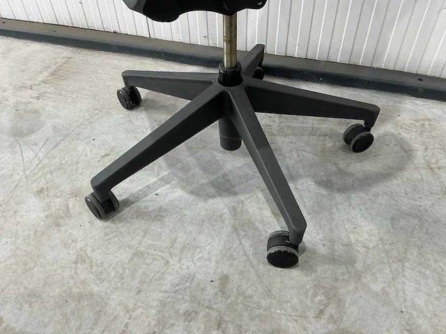 Herman miller cosm highback bureaustoel - afbeelding 6 van  6