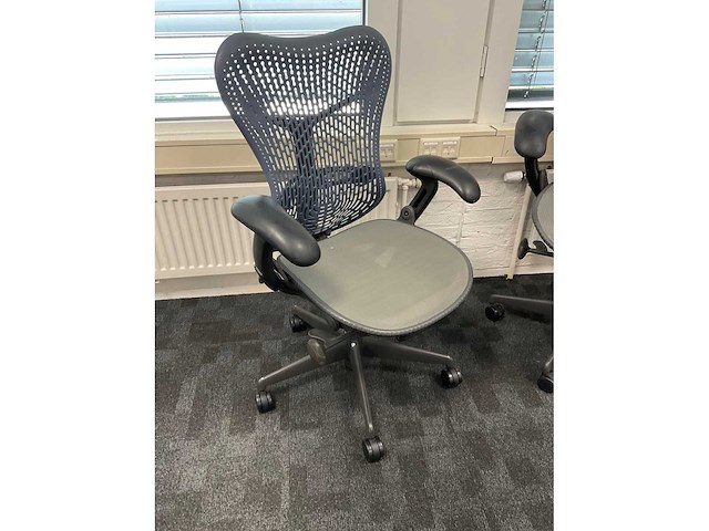 Herman miller mirra 2 bureaustoel (2x) - afbeelding 2 van  7