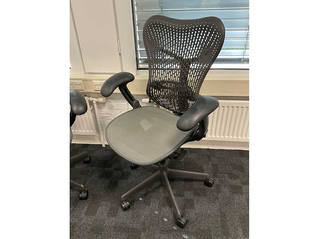 Herman miller mirra 2 bureaustoel (2x) - afbeelding 3 van  7