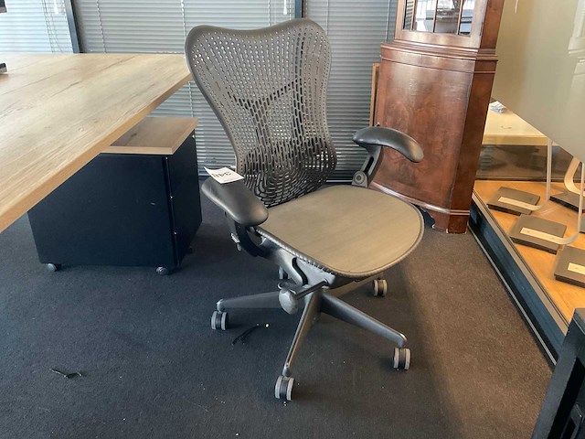 Herman miller mirra bureaustoel - afbeelding 1 van  8