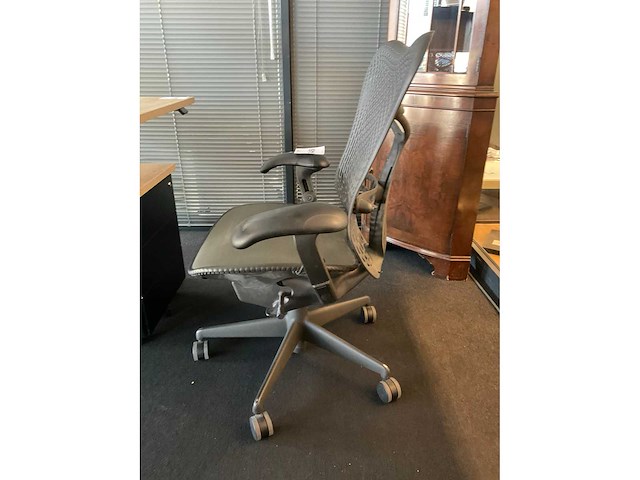 Herman miller mirra bureaustoel - afbeelding 4 van  8