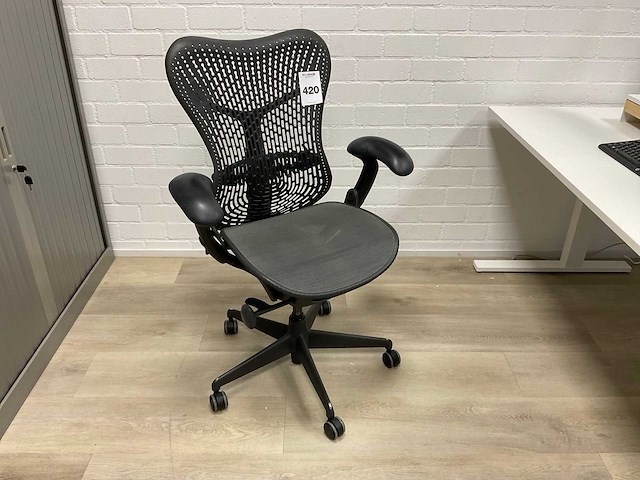 Herman miller mirra bureaustoel - afbeelding 1 van  9