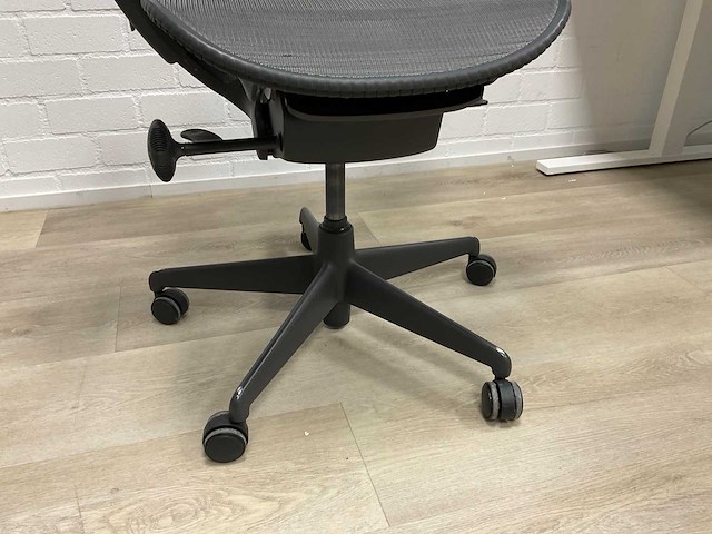 Herman miller mirra bureaustoel - afbeelding 8 van  9