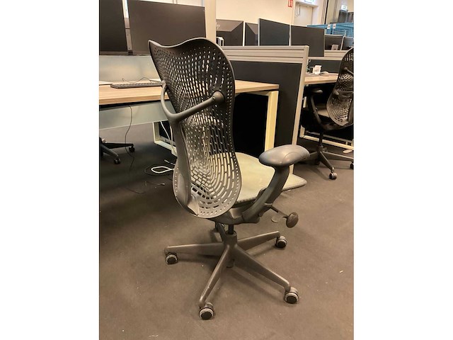 Herman miller mirra bureaustoel - afbeelding 6 van  9
