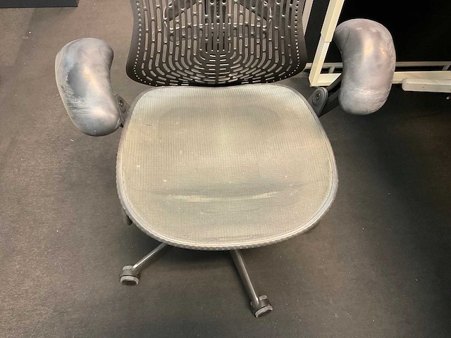 Herman miller mirra bureaustoel - afbeelding 9 van  11