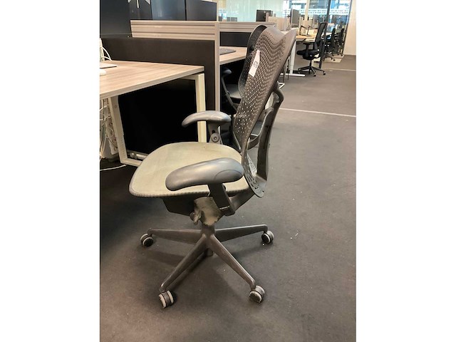 Herman miller mirra bureaustoel - afbeelding 6 van  11