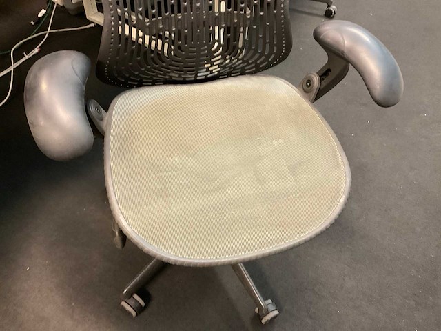 Herman miller mirra bureaustoel - afbeelding 9 van  11