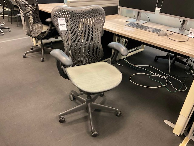 Herman miller mirra bureaustoel - afbeelding 1 van  8