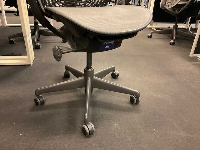 Herman miller mirra bureaustoel - afbeelding 8 van  9