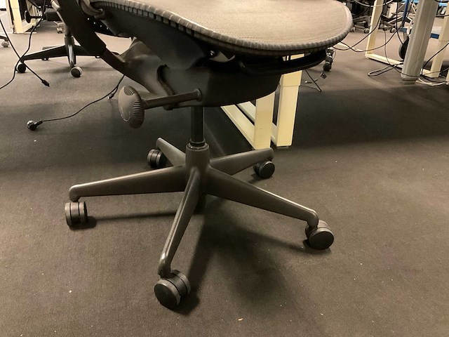 Herman miller mirra bureaustoel - afbeelding 8 van  9