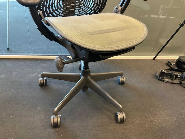 Herman miller mirra bureaustoel - afbeelding 8 van  9