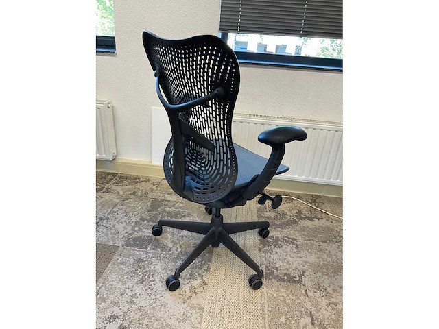 Herman miller mirra bureaustoel - afbeelding 9 van  12