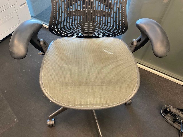 Herman miller mirra bureaustoel - afbeelding 7 van  8