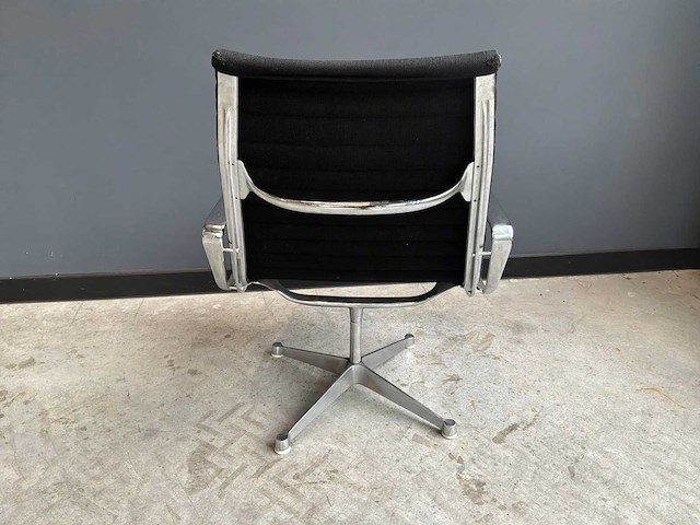 Herman miller / vitra ea 115 stoel - afbeelding 3 van  5