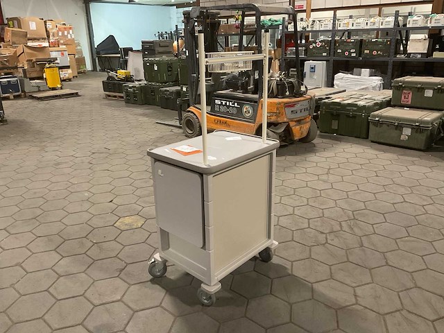 Hermanmiller milcare hospital cart - afbeelding 3 van  6