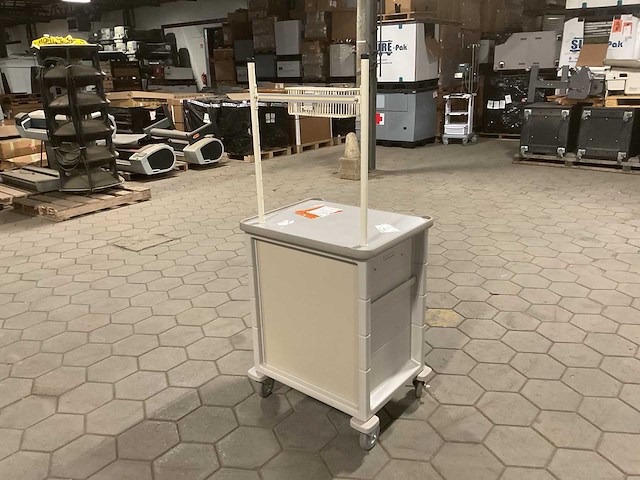 Hermanmiller milcare hospital cart - afbeelding 4 van  6