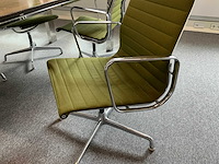 Hermann miller vergaderstoelen met tafel