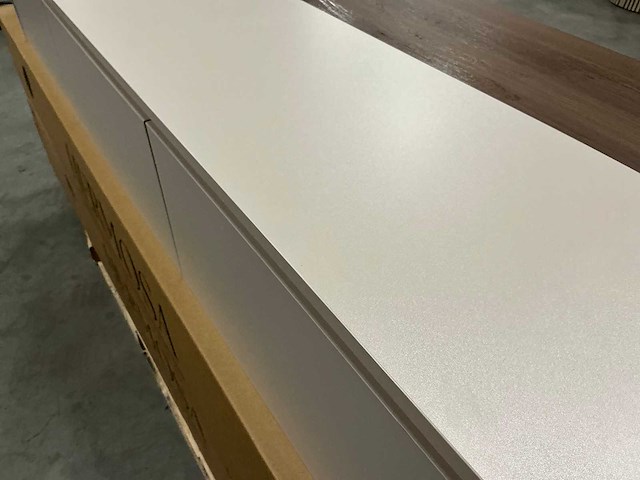 Hermosa ronde japandi tv meubel matte beige 240cm h31cm - afbeelding 3 van  4