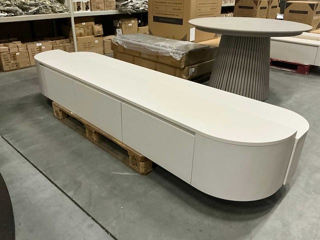 Hermosa ronde japandi tv meubel matte beige 240cm h33cm - afbeelding 1 van  3