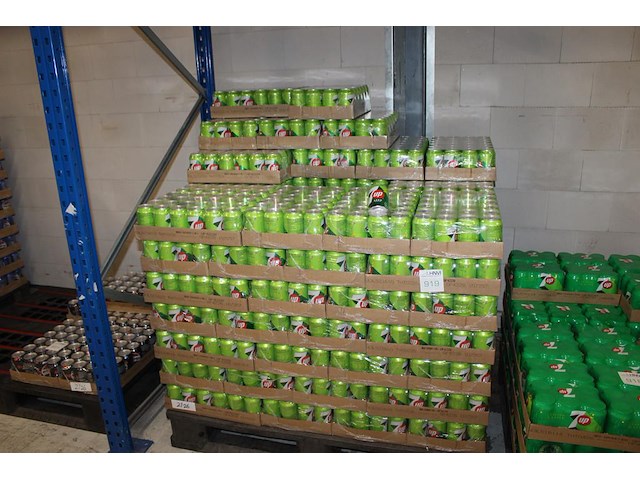 Hero cassis. 120 trays a 24 blikken 0,25l. totaal 2880 blikken. tht 7-2026. bod is inclusief 432 euro stati... - afbeelding 1 van  3