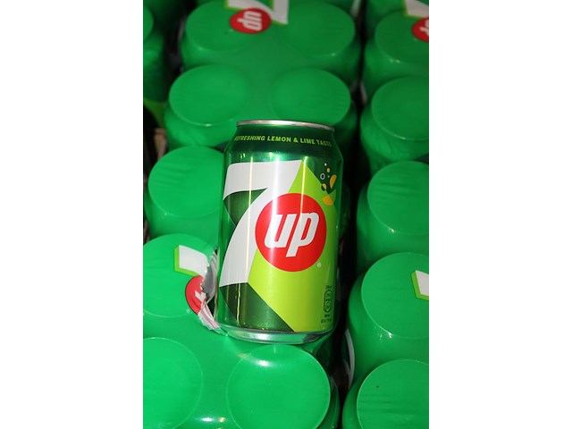 Hero cassis. 90 trays a 24 blikken 0,33l. totaal 2160 blikken. tht 4-2026. bod is inclusief 324 euro statie... - afbeelding 2 van  2