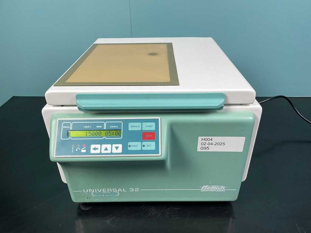 Hettich - universal 32 - centrifuge - 2000 - afbeelding 1 van  7
