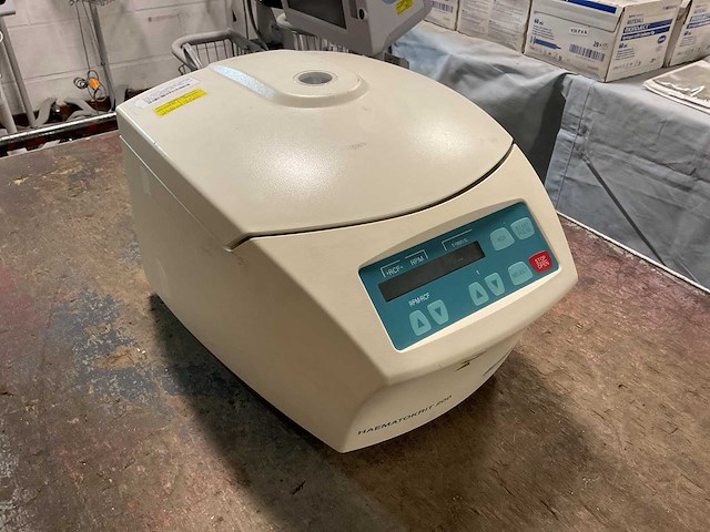 Hettich haematokrit 200 tafel centrifuge - afbeelding 1 van  6