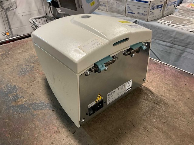 Hettich haematokrit 200 tafel centrifuge - afbeelding 4 van  6