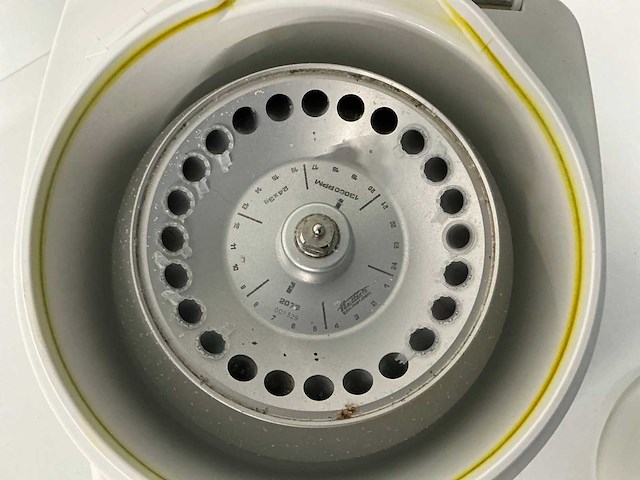 Hettich mikro 20 centrifuge - afbeelding 3 van  4