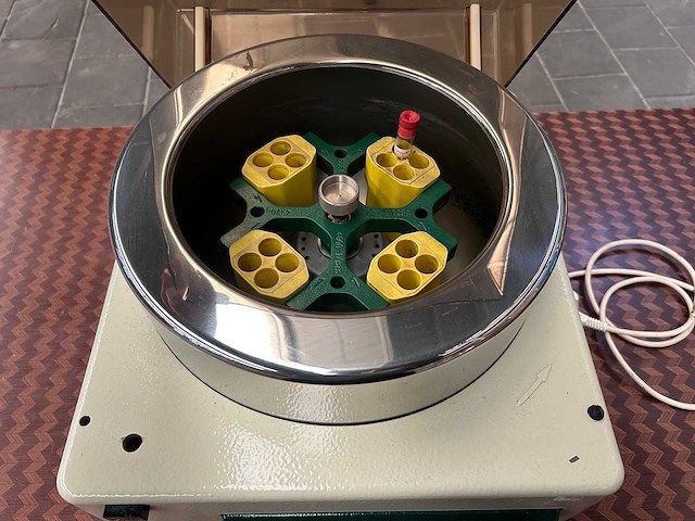 Hettich universal 2s laboratoriumcentrifuge - afbeelding 8 van  10