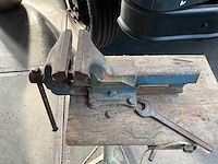 Heuer - bankschroef 120mm op statief - afbeelding 2 van  2