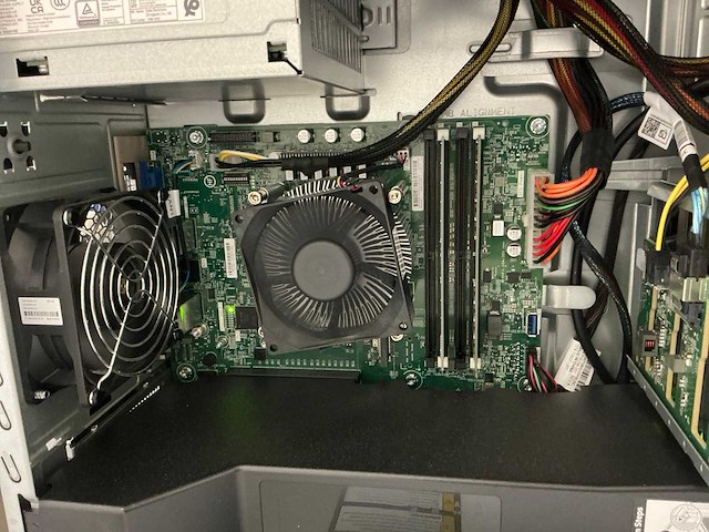 Hewlett packard enterprise (hpe) ml30 g10 plus server - afbeelding 7 van  8