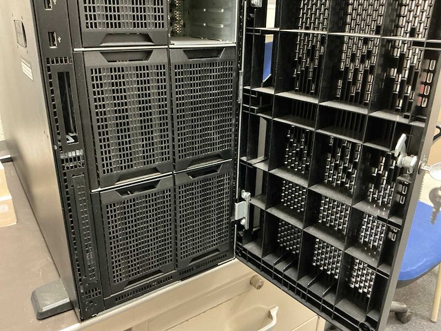 Hewlett packard enterprise (hpe) ml350 gen 9 server - afbeelding 1 van  2