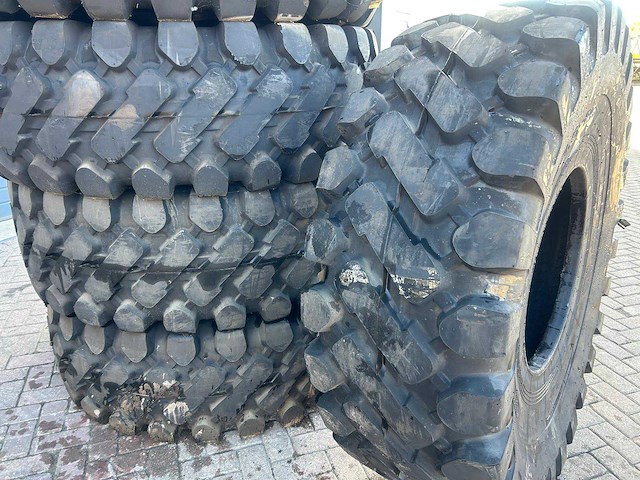 Hfx 23.5-25 loader banden (6x) - afbeelding 2 van  6