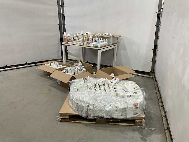 Hg - partij schoonmaak artikelen - afbeelding 1 van  18