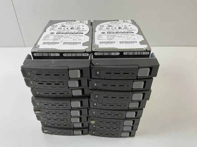 Hgst 16x 900 gb sas(huc101890css200) hdds (16x) - afbeelding 1 van  10