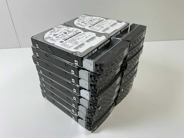 Hgst 16x 900 gb sas(huc101890css200) hdds (16x) - afbeelding 4 van  10