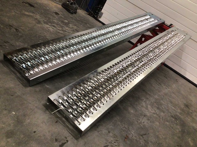 Hh - metalen oprijplank - oprijplaat (2x) - afbeelding 1 van  3