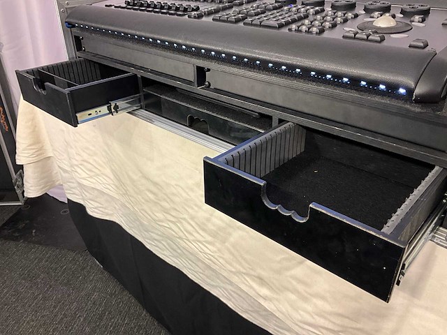 High end systems full boar 4 lichtmengtafel - afbeelding 3 van  8