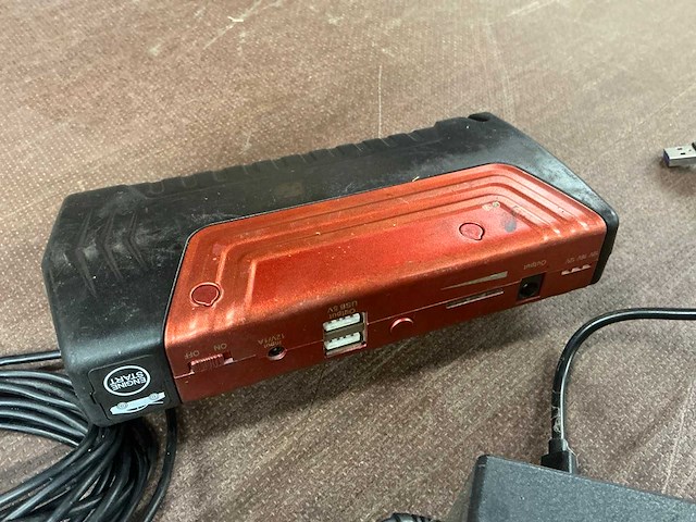 High power powerbank compact startbooser - afbeelding 4 van  5