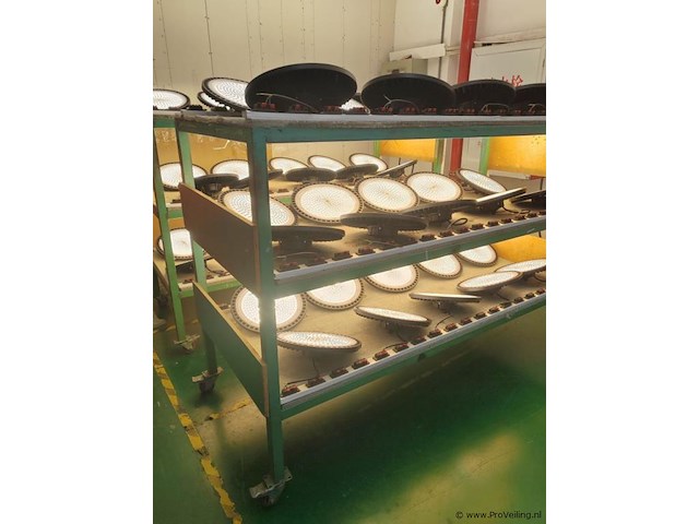 Highbay ufo 200w - pro design smd - dimbaar - neutraal wit 4000k x (8) - afbeelding 9 van  9